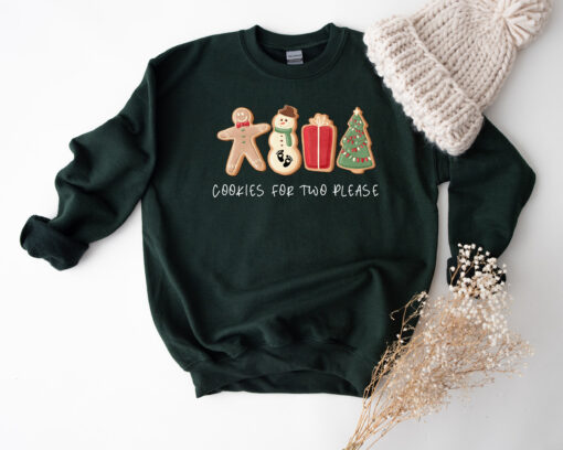 vintage christmas sweatshirt for pregnancy announcement with cute cookie design and maternity fit perfect for holiday reveals sv49l