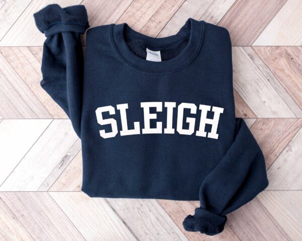 vintage christmas sweatshirt for winter with sleigh design and family theme for fun holiday gatherings no5x2 scaled