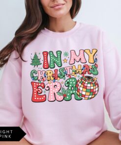 vintage christmas sweatshirt for women in my christmas era design with trendy style and comfortable fit wdtez