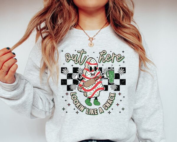 vintage christmas sweatshirt for women out here lookin like a snack funny holiday sweater for moms and wives awdfg