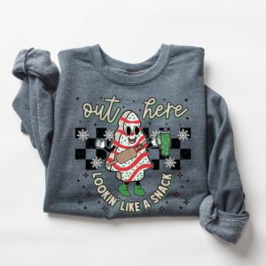 vintage christmas sweatshirt for women out here lookin like a snack funny holiday sweater for moms and wives mf1h3