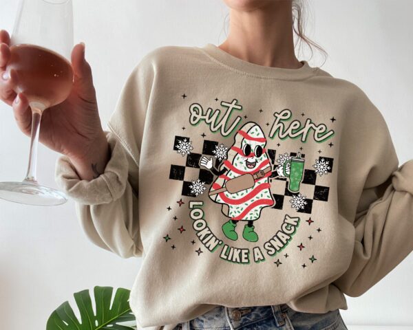 vintage christmas sweatshirt for women out here lookin like a snack funny holiday sweater for moms and wives yeqmg