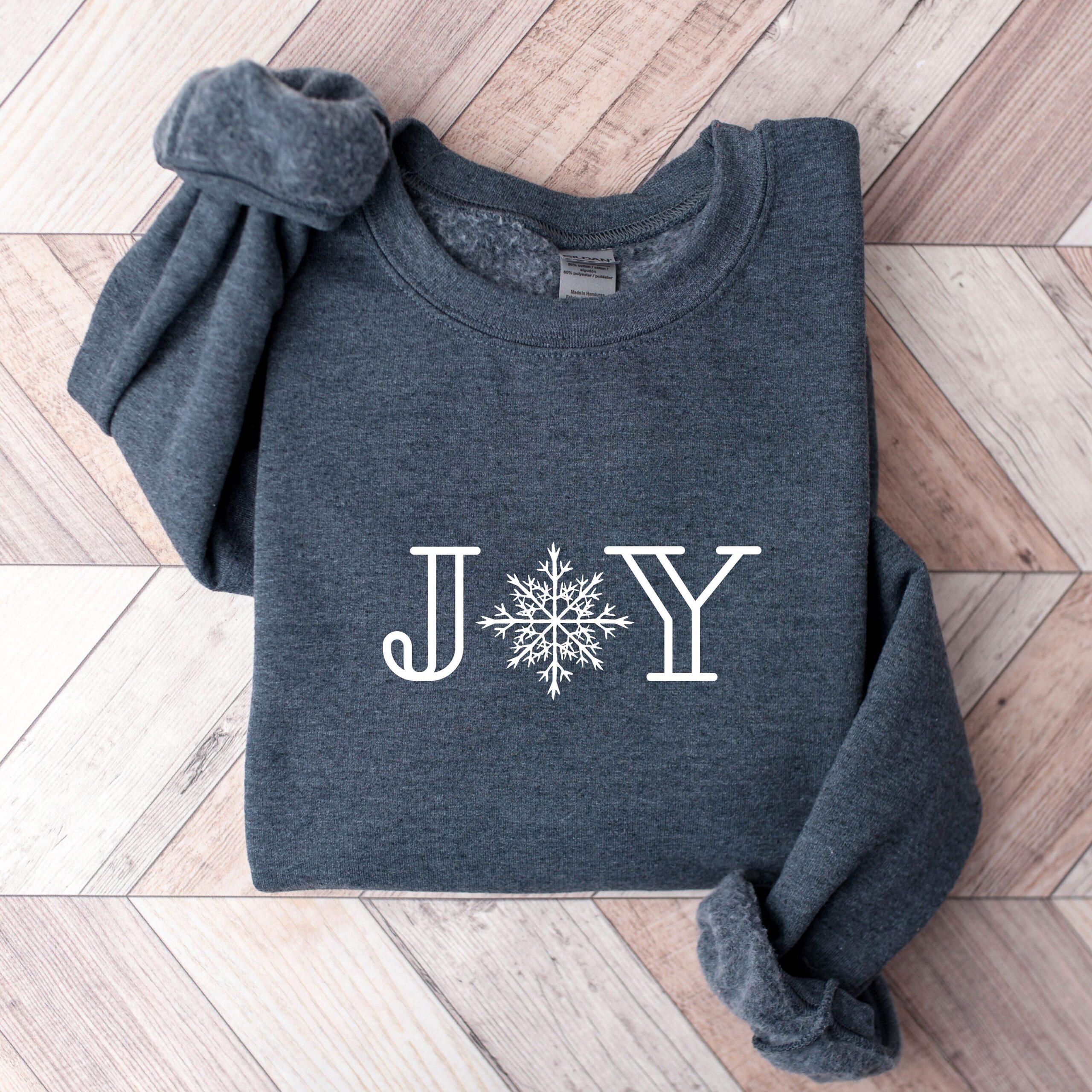 vintage christmas sweatshirt for women and unisex with snowflake design in plus size for winter holiday celebrations 1fikw scaled