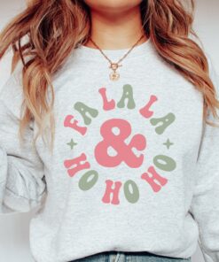 vintage christmas sweatshirt for women fa la la ho ho ho crewneck design comfortable fabric ideal for holiday gatherings dyjgm