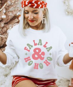 vintage christmas sweatshirt for women fa la la ho ho ho crewneck design comfortable fabric ideal for holiday gatherings nfv1v