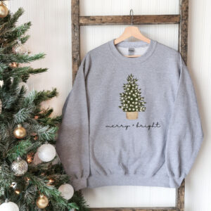 vintage christmas sweatshirt for women featuring a festive tree design in a comfortable crewneck style for winter wear nnvbj