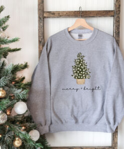 vintage christmas sweatshirt for women featuring a festive tree design in a comfortable crewneck style for winter wear nnvbj scaled