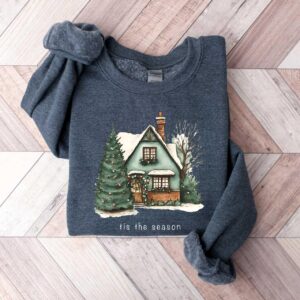 vintage christmas sweatshirt for women featuring a fun christmas house design and cookie print for holiday celebrations ljmhv