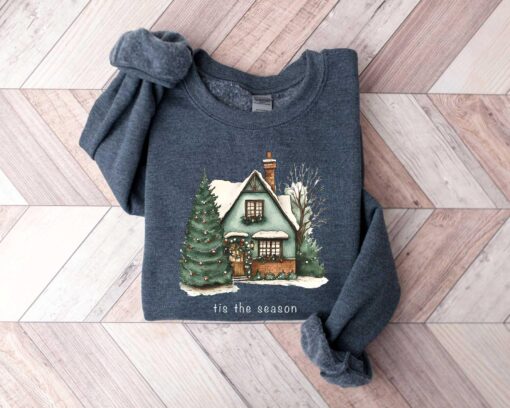 vintage christmas sweatshirt for women featuring a fun christmas house design and cookie print for holiday celebrations ljmhv