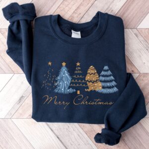 vintage christmas sweatshirt for women featuring blue christmas tree design and festive holiday theme for winter wear d8ydi