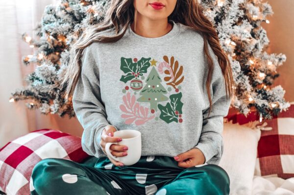 vintage christmas sweatshirt for women featuring boho tree design ideal winter shirt for holiday celebrations and festive gatherings 6so4u scaled