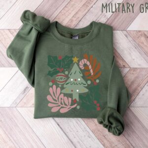 vintage christmas sweatshirt for women featuring boho tree design ideal winter shirt for holiday celebrations and festive gatherings slcpn