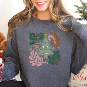 vintage christmas sweatshirt for women featuring boho tree design ideal winter shirt for holiday celebrations and festive gatherings taag4 scaled