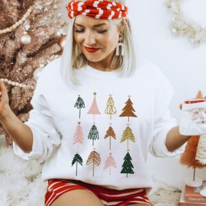 vintage christmas sweatshirt for women featuring christmas tree design comfortable crewneck top for holiday celebrations 2024 7b5rb