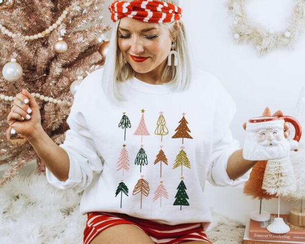 vintage christmas sweatshirt for women featuring christmas tree design comfortable crewneck top for holiday celebrations 2024 7b5rb