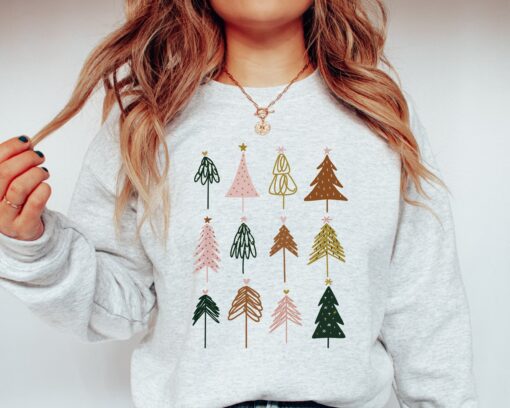 vintage christmas sweatshirt for women featuring christmas tree design comfortable crewneck top for holiday celebrations 2024 lbtqh