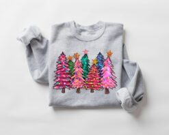 Vintage Christmas Sweatshirt for Women Featuring Cute Pink Christmas Trees Design in Soft Fabric Ideal for Holiday Celebrations