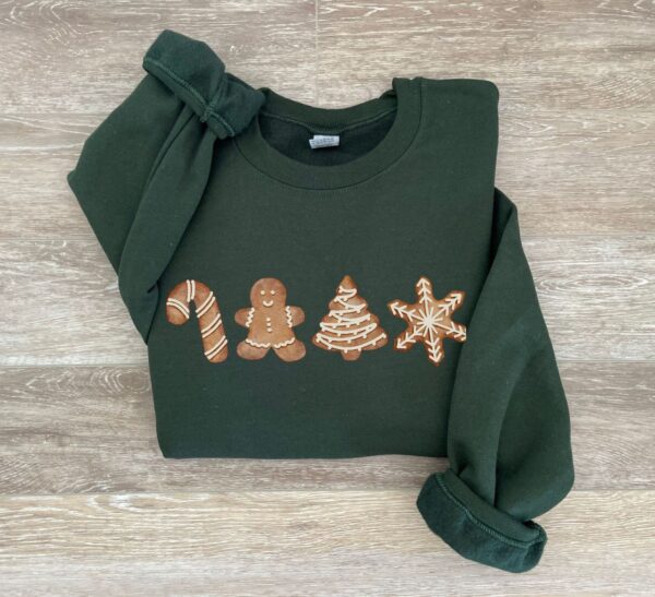 vintage christmas sweatshirt for women featuring gingerbread cookies design in sugar and spice theme for festive wear nh2qq