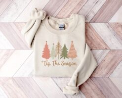 Vintage Christmas Sweatshirt for Women Featuring Holiday Design and Comfortable Fit Ideal for Festive Celebrations and Seasonal Wear