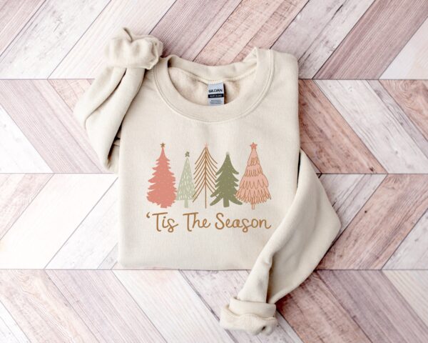 vintage christmas sweatshirt for women featuring holiday design and comfortable fit ideal for festive celebrations and seasonal wear j8cuf