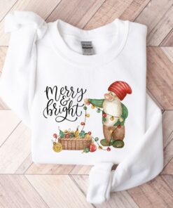 vintage christmas sweatshirt for women featuring merry and bright gnome design comfortable crewneck style for winter wear j6z8o