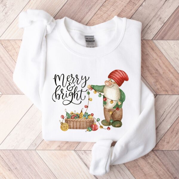 vintage christmas sweatshirt for women featuring merry and bright gnome design comfortable crewneck style for winter wear j6z8o