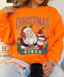 vintage christmas sweatshirt for women featuring retro santa design ideal for winter wear and holiday gatherings bnkg9