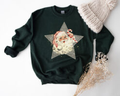 Vintage Christmas Sweatshirt for Women Featuring Retro Santa Design in Classic Crewneck Style Perfect for Holiday Celebrations