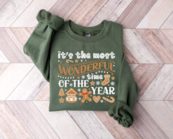 Vintage Christmas Sweatshirt for Women  Funny Xmas Crewneck with Cookie Baking Design  Comfortable Holiday Apparel
