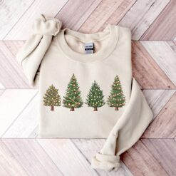 Vintage Christmas Sweatshirt for Women Plus Size Crewneck with Christmas Tree Design Comfortable and Stylish Holiday Apparel