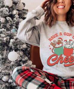 vintage christmas sweatshirt for women retro crewneck design comfortable fit perfect for holiday celebrations wvlmq