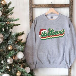 vintage christmas sweatshirt for women with believe and merry bright design comfortable crewneck style for holiday wear w8t7u