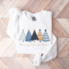 vintage christmas sweatshirt for women with blue christmas trees design comfortable crewneck for holiday outfits and work wear qem03