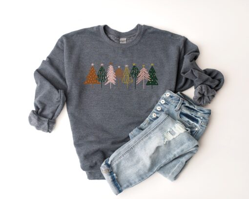 vintage christmas sweatshirt for women with boho tree design and minimalist style in comfortable crewneck fit rljwo