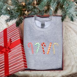 Vintage Christmas Sweatshirt for Women with Candy Cane Design Plus Size Crewneck Long Sleeve Merry and Bright Holiday Apparel