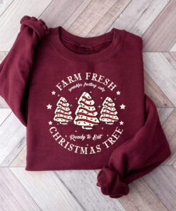 vintage christmas sweatshirt for women with farm fresh christmas tree design and cake graphic on comfortable crewneck style h70d0 scaled