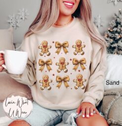 Vintage Christmas Sweatshirt for Women with Gingerbread Bow Design Oversized Holiday Top Featuring Cute Cookie Print