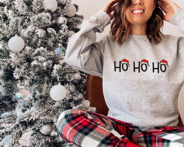 vintage christmas sweatshirt for women with ho ho ho design and comfortable crewneck style 2mvsk