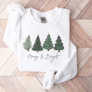 vintage christmas sweatshirt for women with holiday tree design and winter crewneck style ose5y