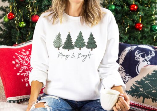 vintage christmas sweatshirt for women with holiday tree design and winter crewneck style qijmz