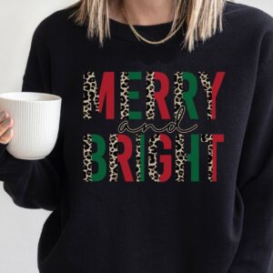 vintage christmas sweatshirt for women with leopard print design and marry and bright theme c6mo7