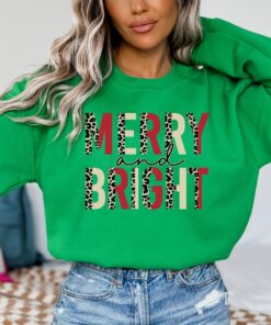 vintage christmas sweatshirt for women with leopard print design and marry and bright theme mqug4