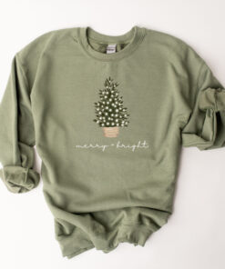 vintage christmas sweatshirt for women with merry and bright design featuring a christmas tree crewneck style for holiday comfort qox8h scaled