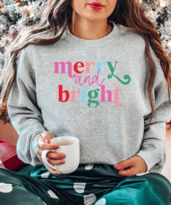 vintage christmas sweatshirt for women with merry and bright design ideal for family gatherings and holiday celebrations 1ydze scaled