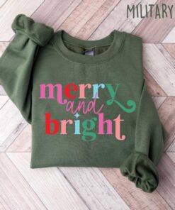 vintage christmas sweatshirt for women with merry and bright design ideal for family gatherings and holiday celebrations t33cr