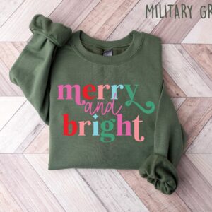 vintage christmas sweatshirt for women with merry and bright design ideal for family gatherings and holiday celebrations t33cr