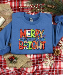 vintage christmas sweatshirt for women with merry bright light design ideal for family gatherings and holiday celebrations 1kccm scaled