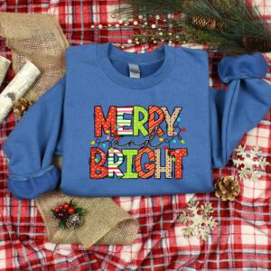 vintage christmas sweatshirt for women with merry bright light design ideal for family gatherings and holiday celebrations 1kccm scaled