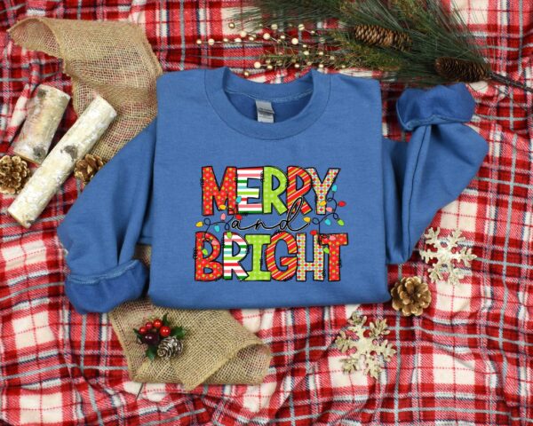 vintage christmas sweatshirt for women with merry bright light design ideal for family gatherings and holiday celebrations 1kccm scaled