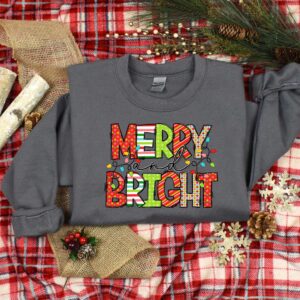 vintage christmas sweatshirt for women with merry bright light design ideal for family gatherings and holiday celebrations 5s9ig scaled